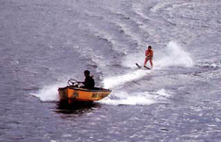 water skiing in Dal Lake